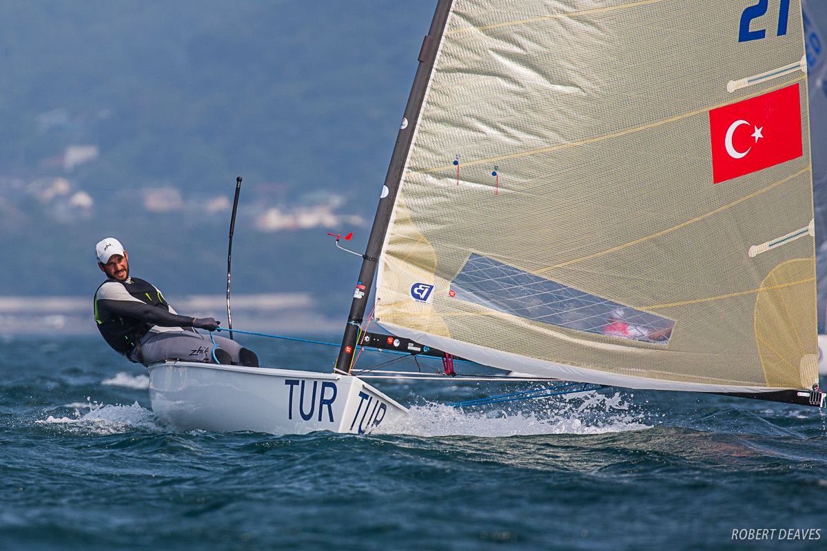 Alican Kaynar racing the Finn for Türkiye